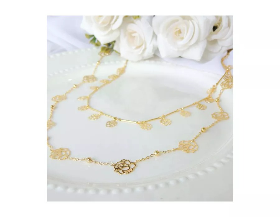 Colar com Corrente com Mini Flores Folheado em Ouro 18k