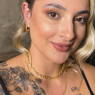 Brinco Triangular Médio com Zircônia Banhado em Ouro 18k