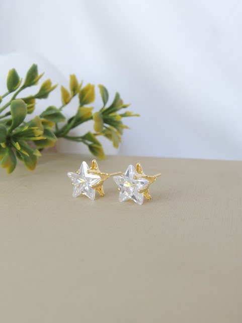 Brinco Estrela Grande com Zircônia Banhado em Ouro 18k
