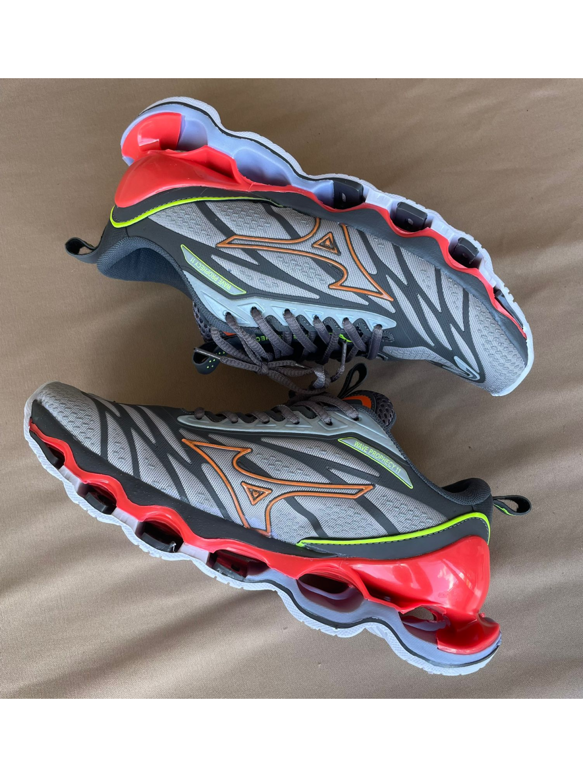 Tênis Wave Prophecy 11 Masculino Mizuno Cinza/Laranja
