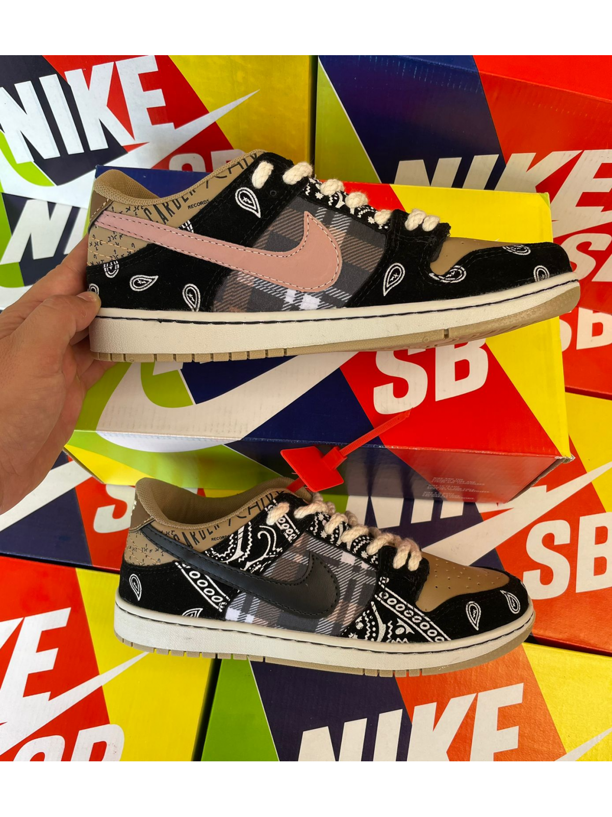 Tênis Dunk Low SB Travis Scott Masculino Nike Bege