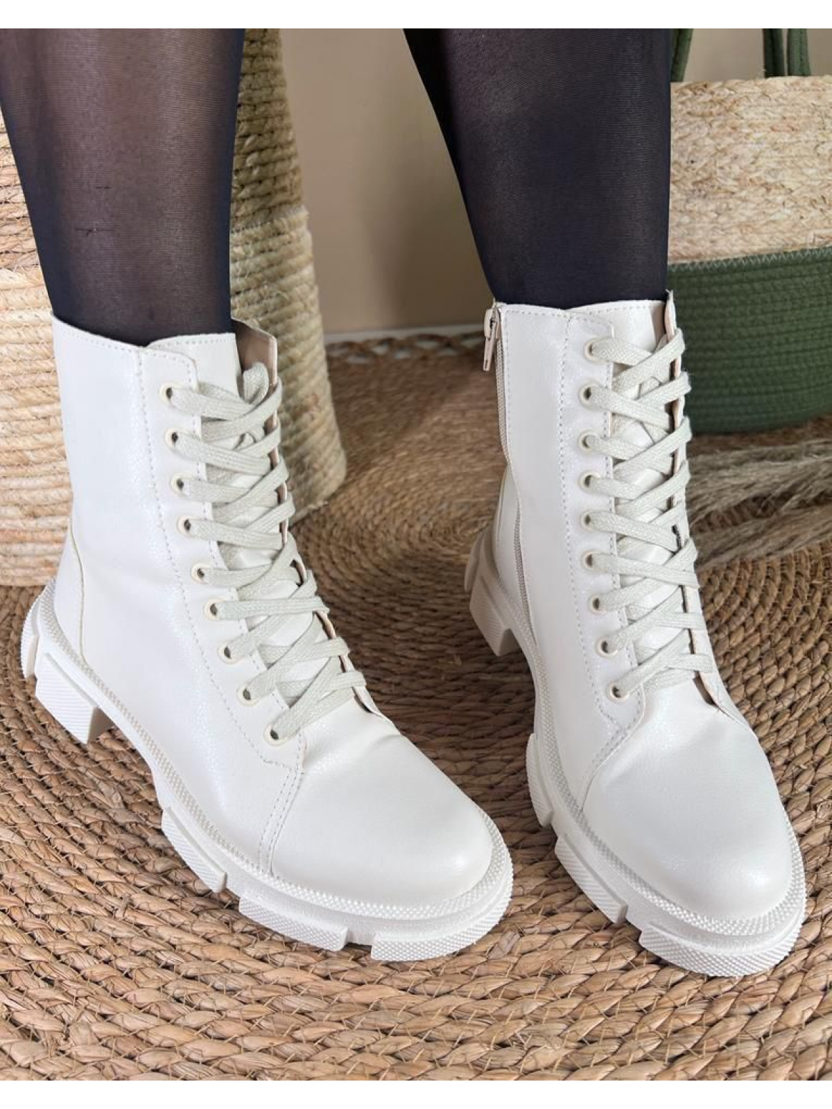 Bota Coturno Feminina em Couro Sintético Off BC900